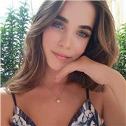 Laureata in lingue impartisce lezioni private in inglese e francese